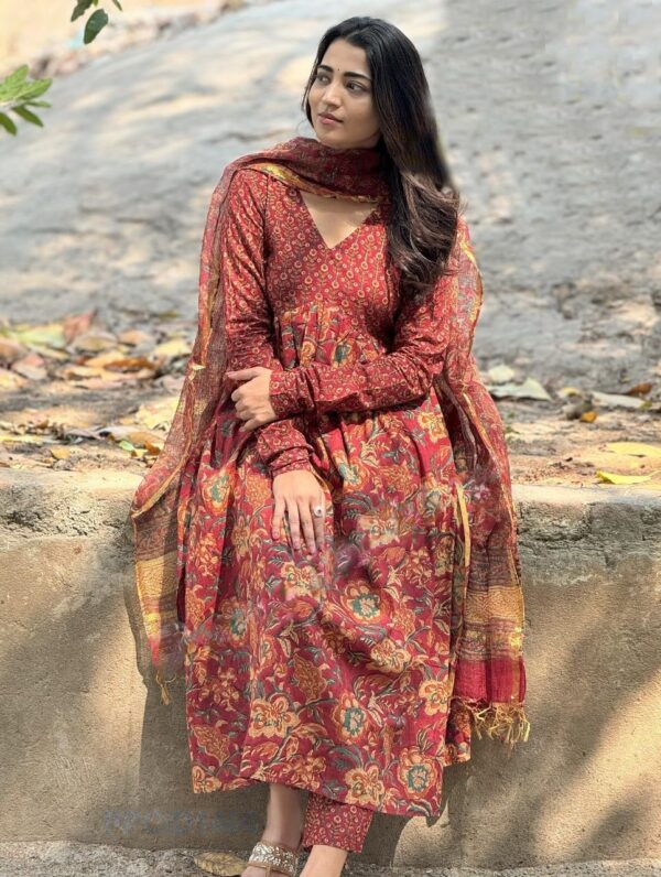 Women Viscose Printed Anarkali Kurta And Pant With Dupatta Set - Image 3